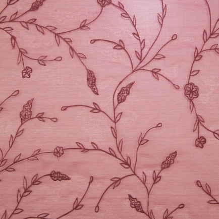 Organza mit Deko-Stickereien